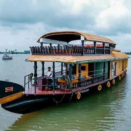 Готель Why Not Houseboat Alappuzha Екстер'єр фото