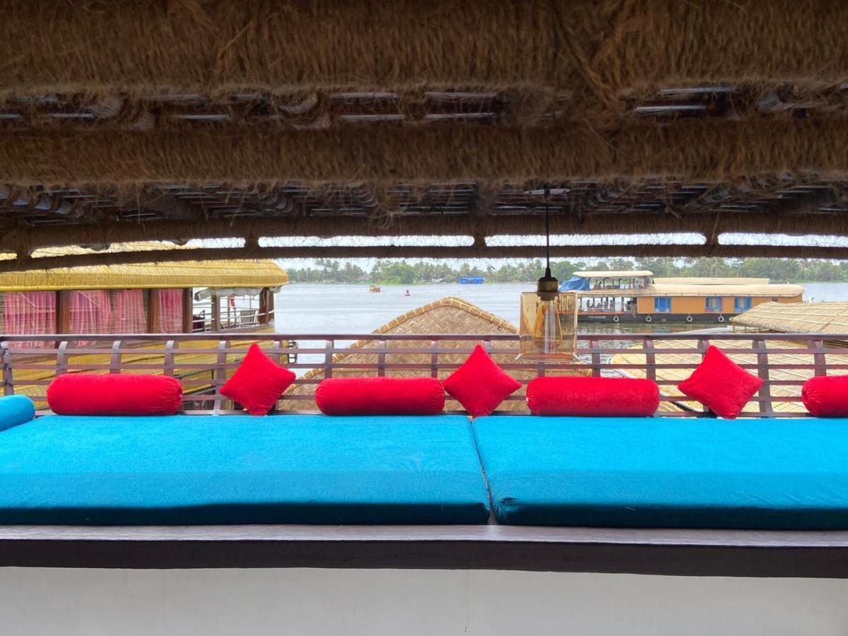 Готель Why Not Houseboat Alappuzha Екстер'єр фото