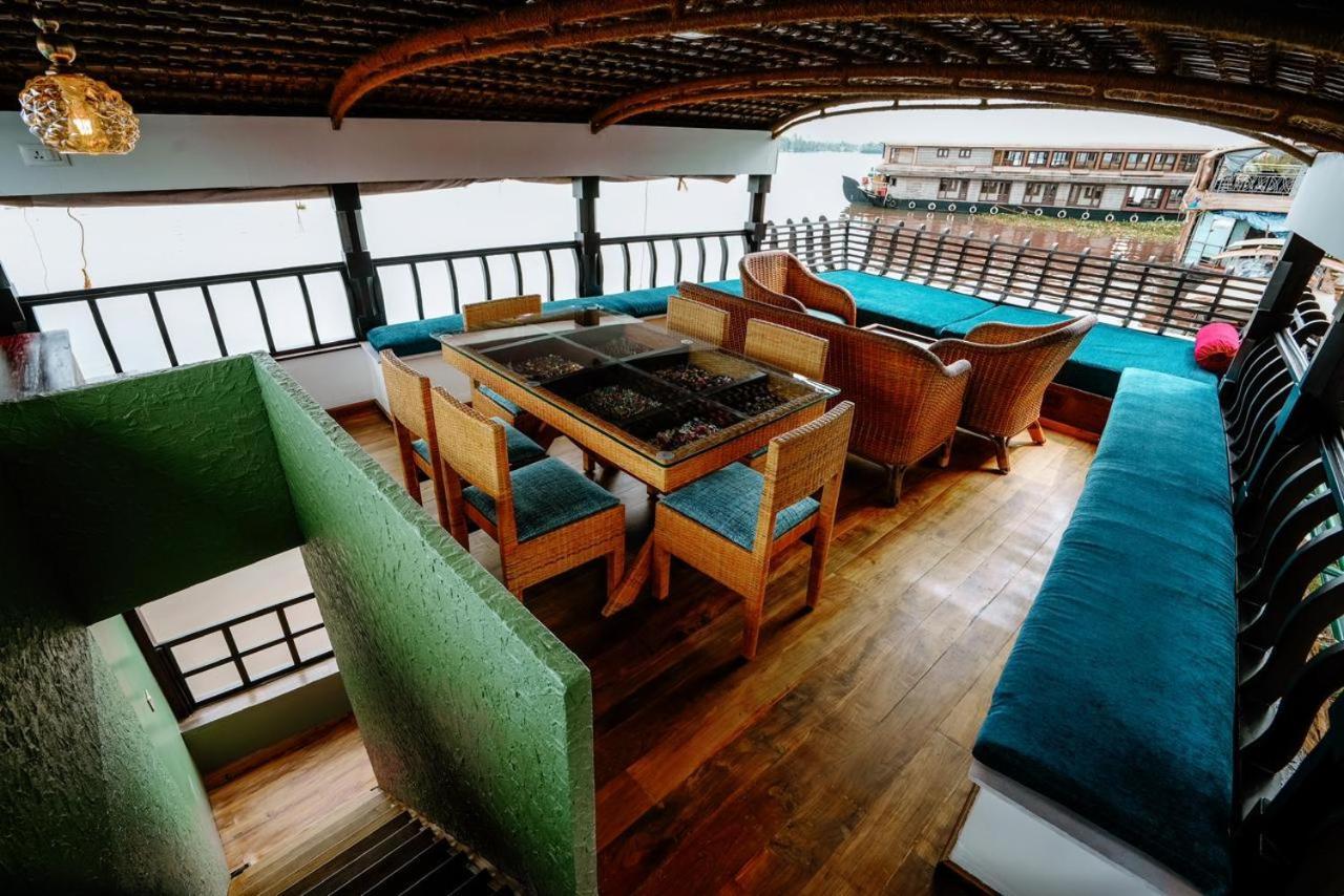 Готель Why Not Houseboat Alappuzha Екстер'єр фото